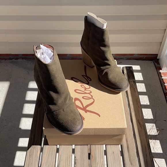 rebels Shoes - NIB Rebels Zinna Bootie size 37 (7) in Hiking Green